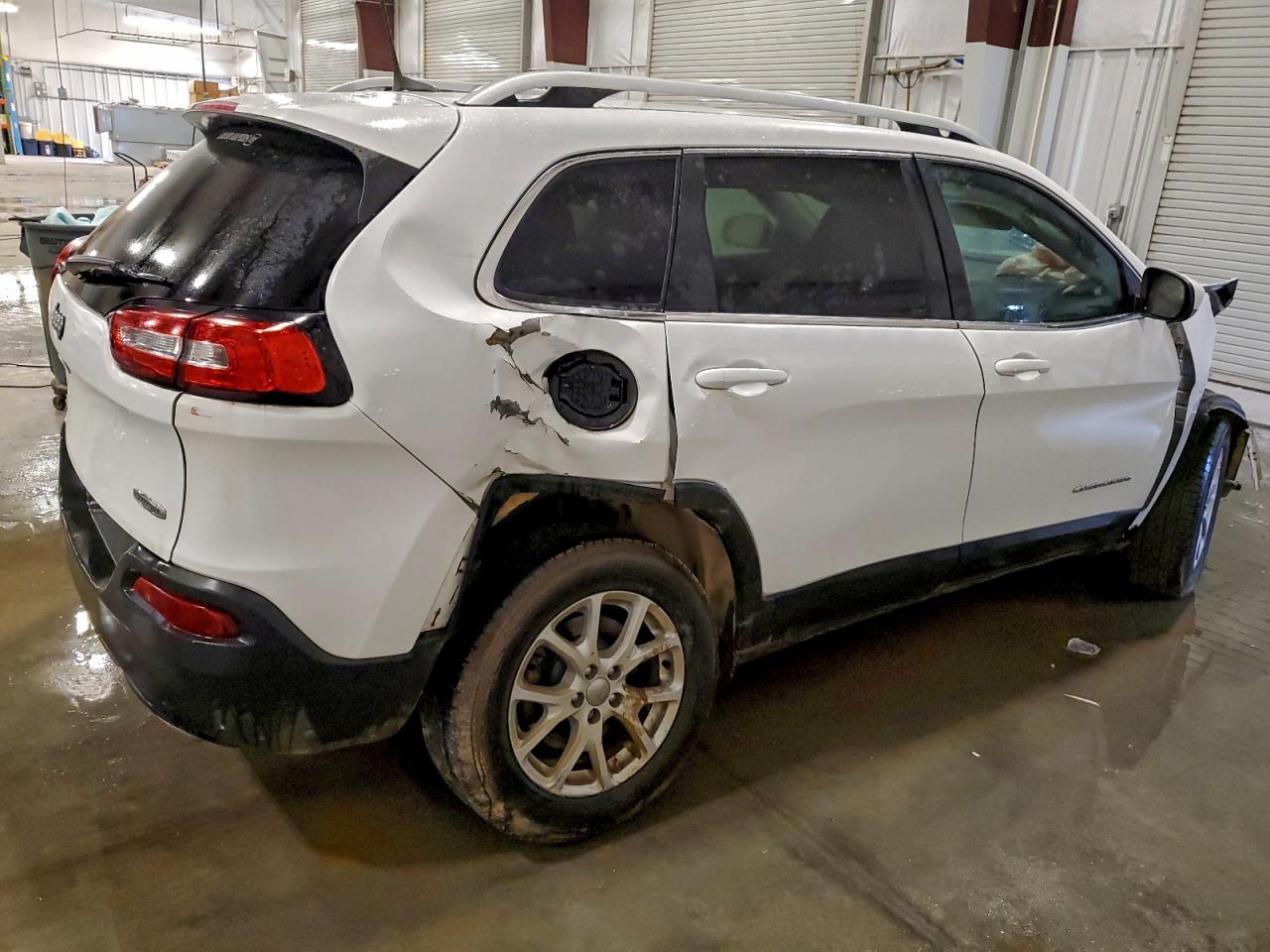 2016 Jeep Cherokee, Latitude