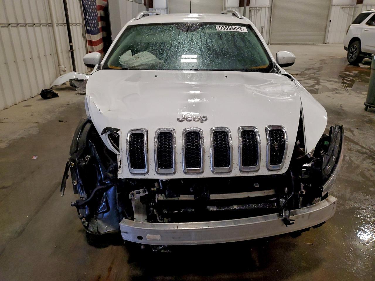 2016 Jeep Cherokee, Latitude