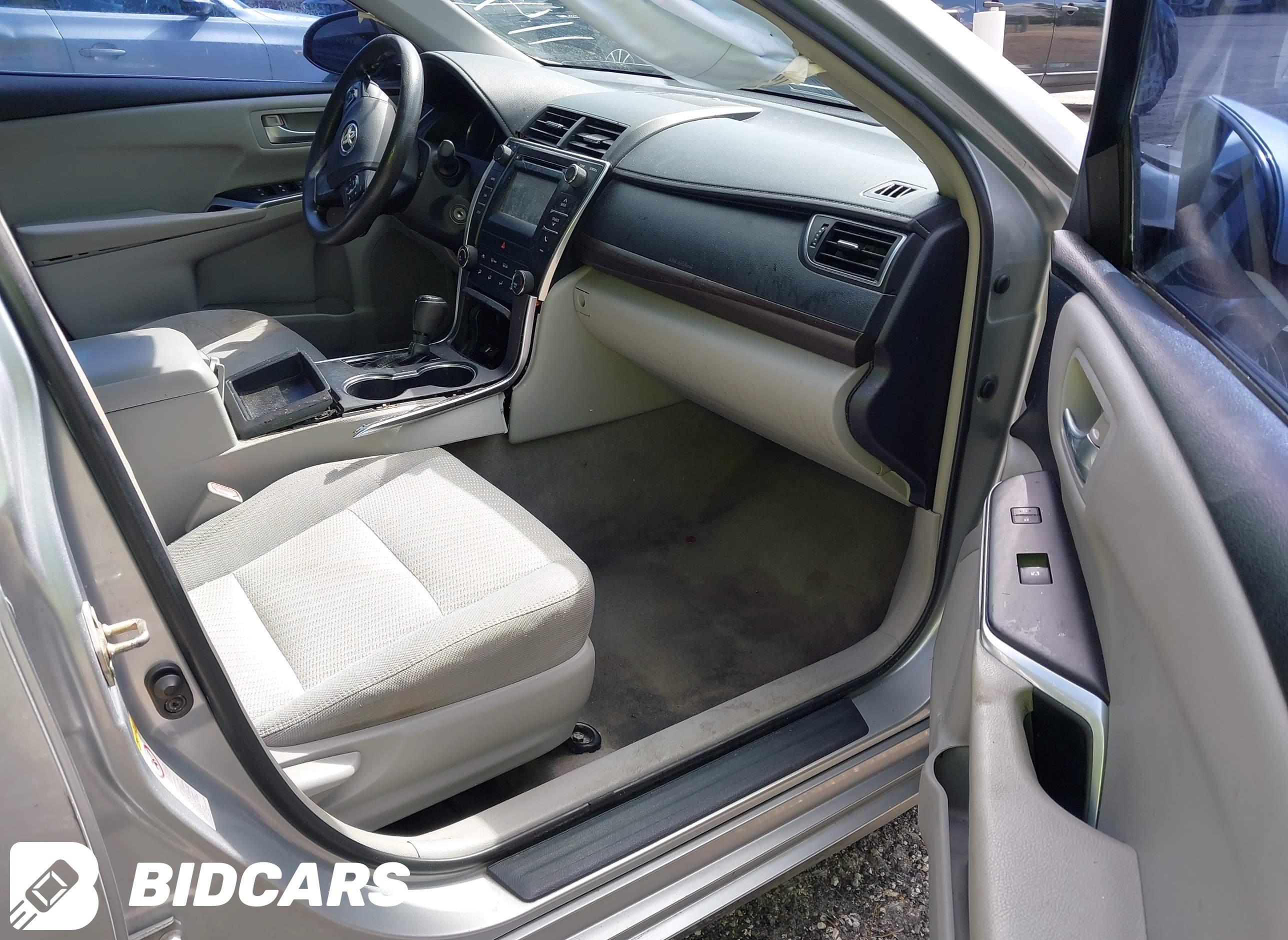 2016 Toyota Camry, LE