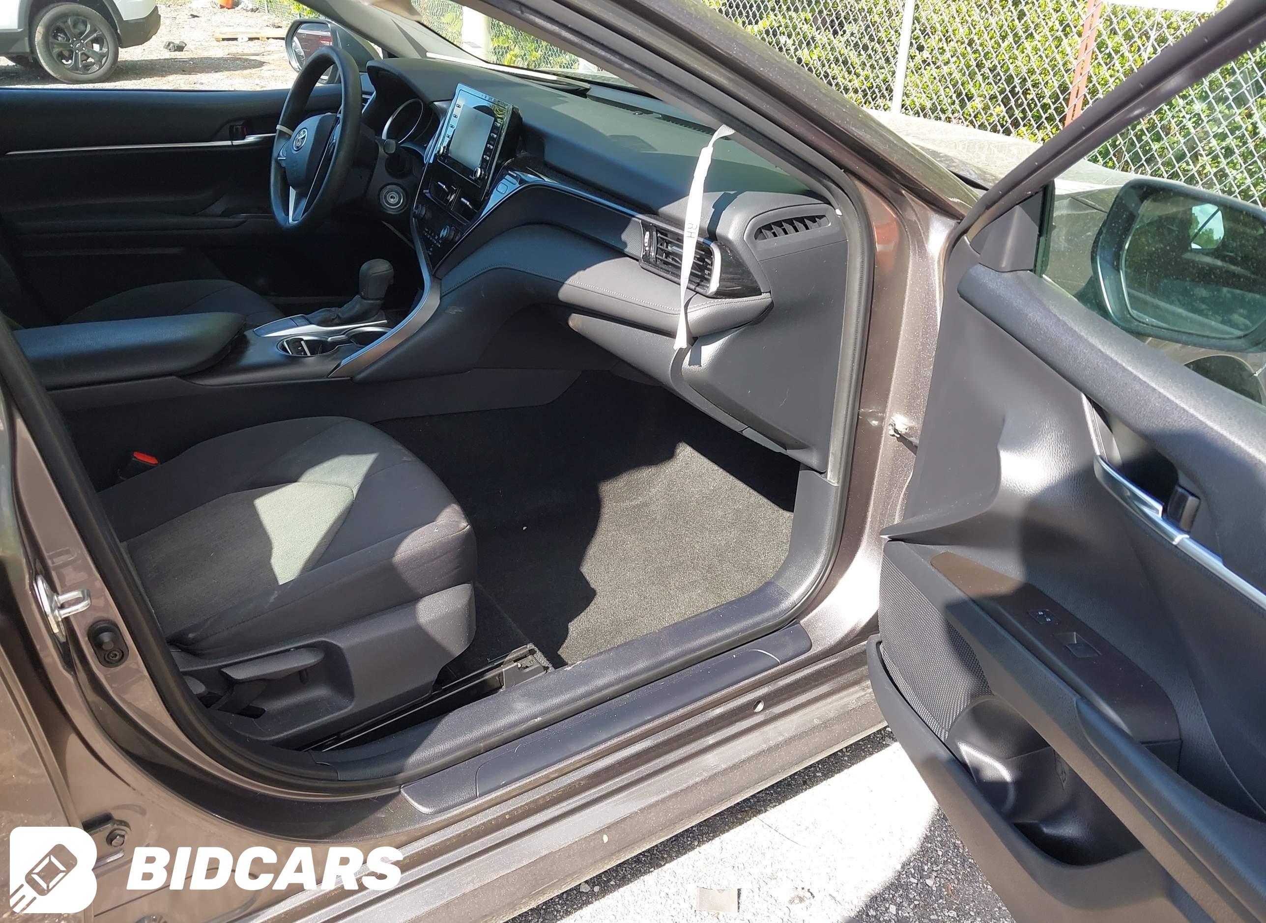 2022 Toyota Camry, LE