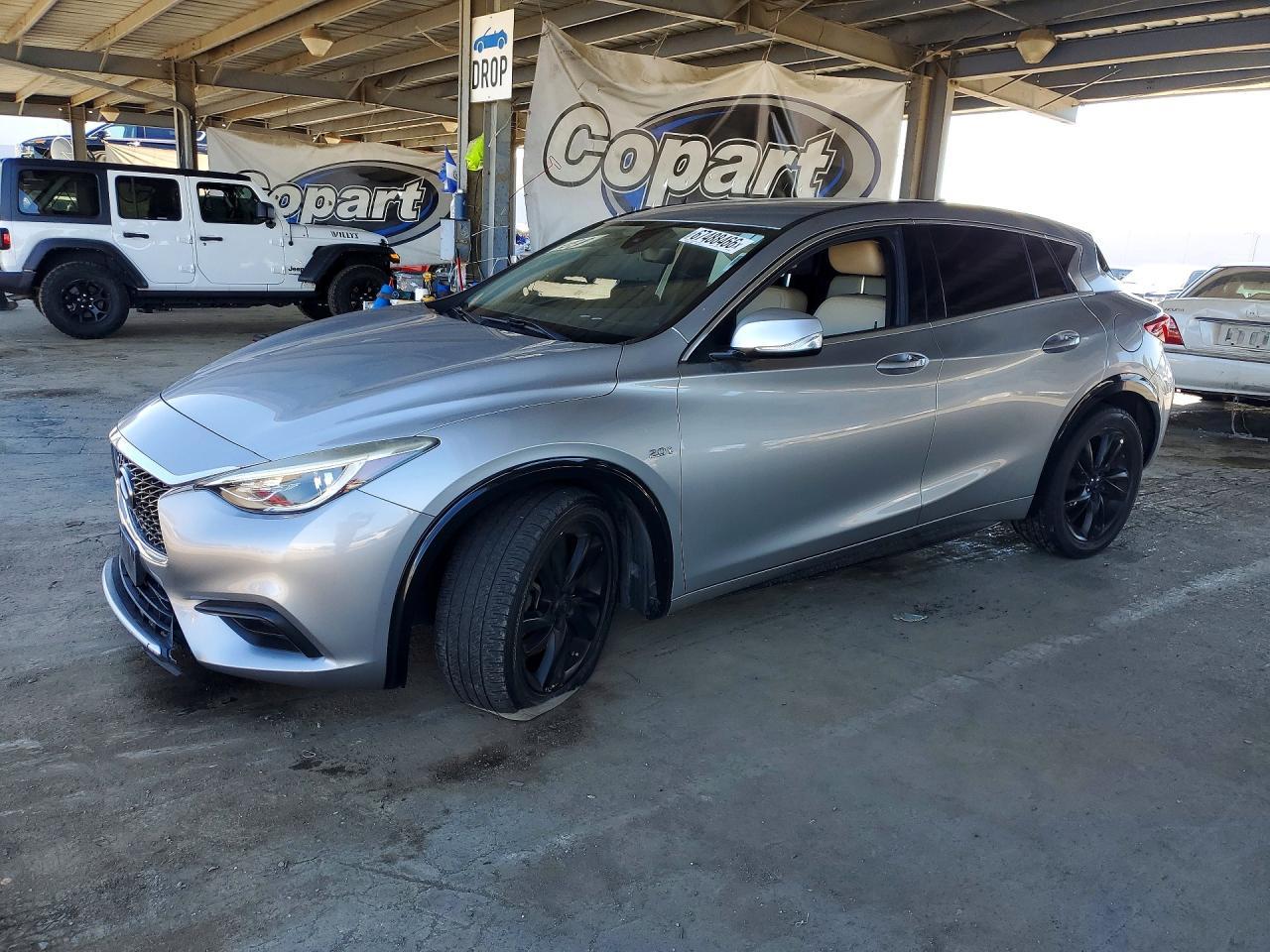 2017 Infiniti QX30, Luxury