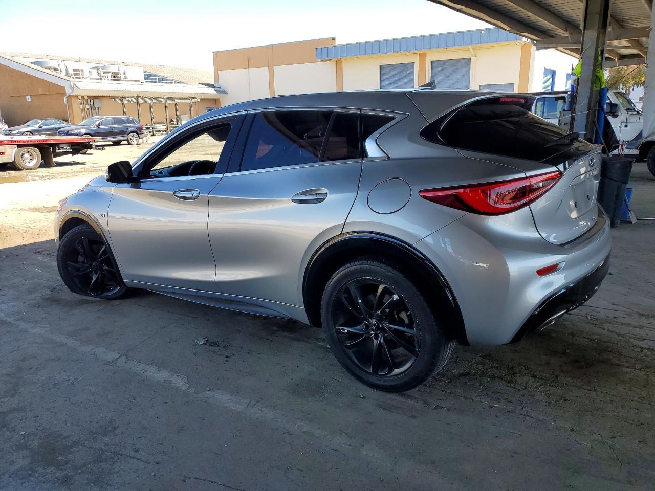 2017 Infiniti QX30, Luxury
