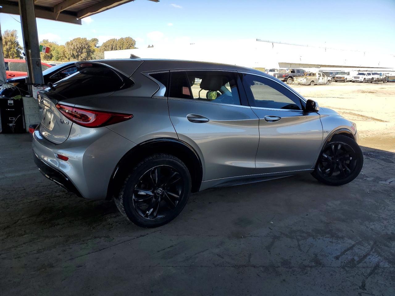 2017 Infiniti QX30, Luxury