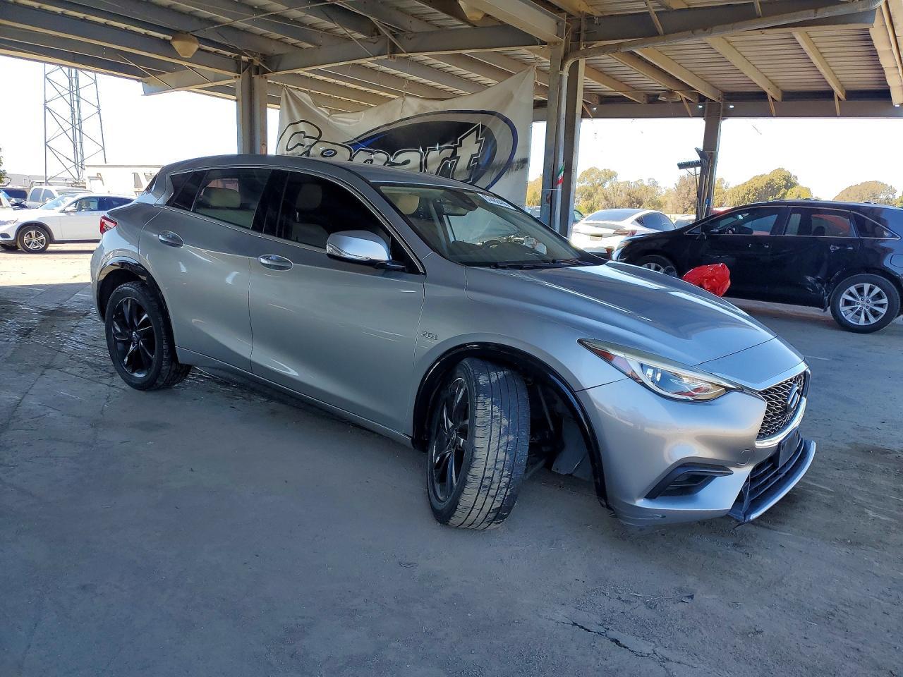 2017 Infiniti QX30, Luxury