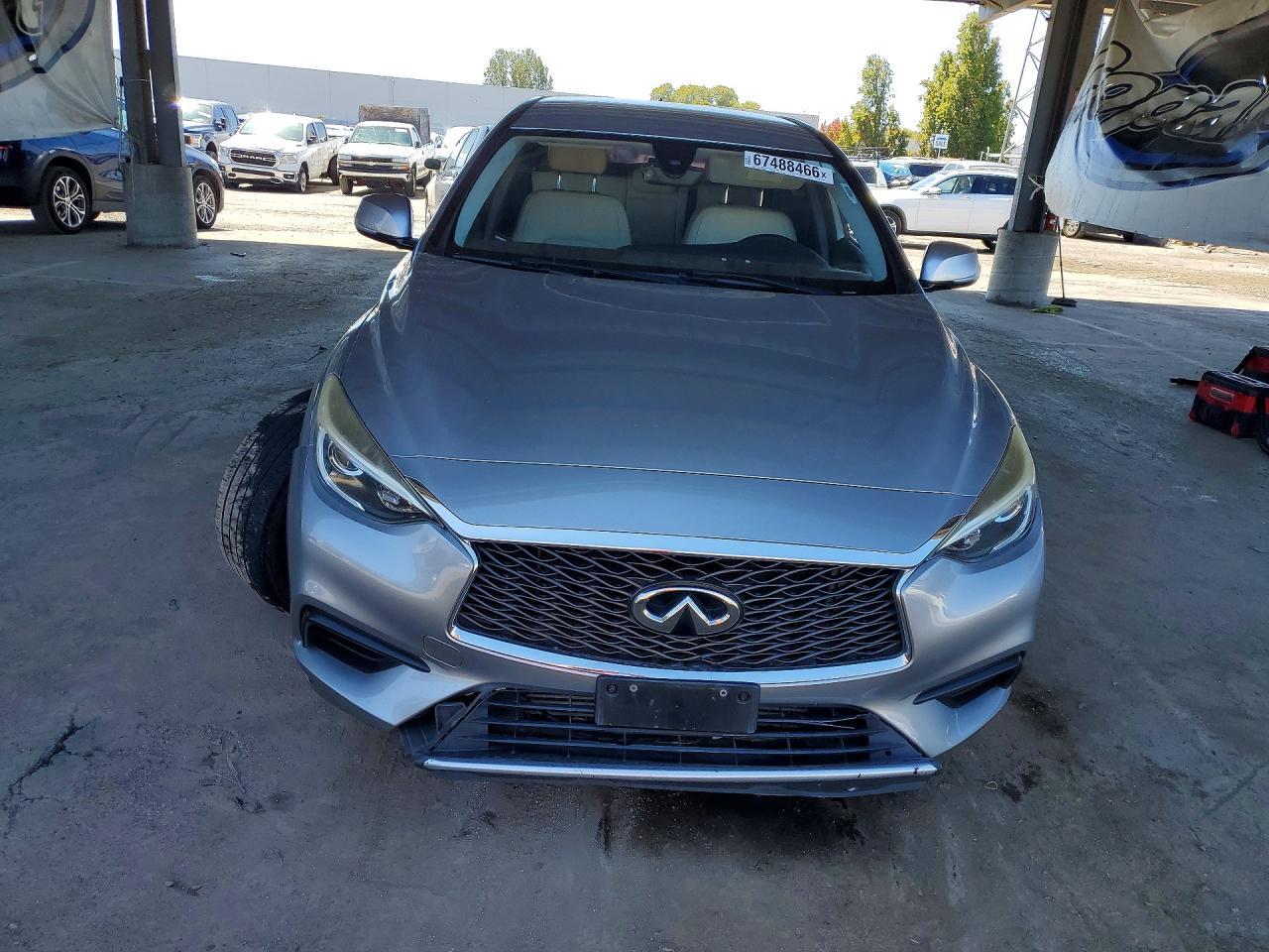 2017 Infiniti QX30, Luxury