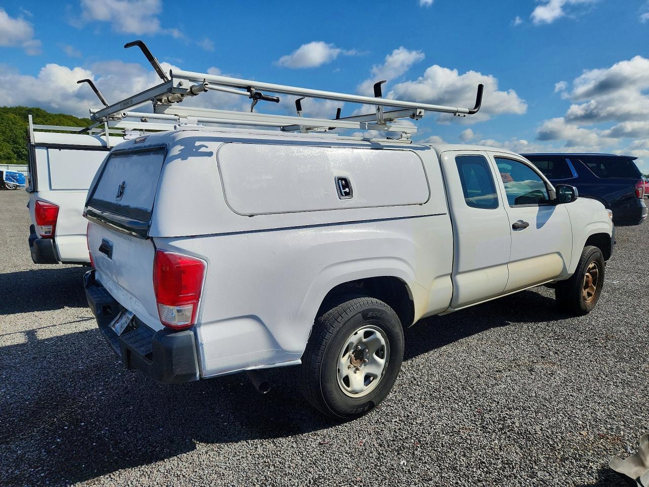 2017 Toyota Tacoma, SR