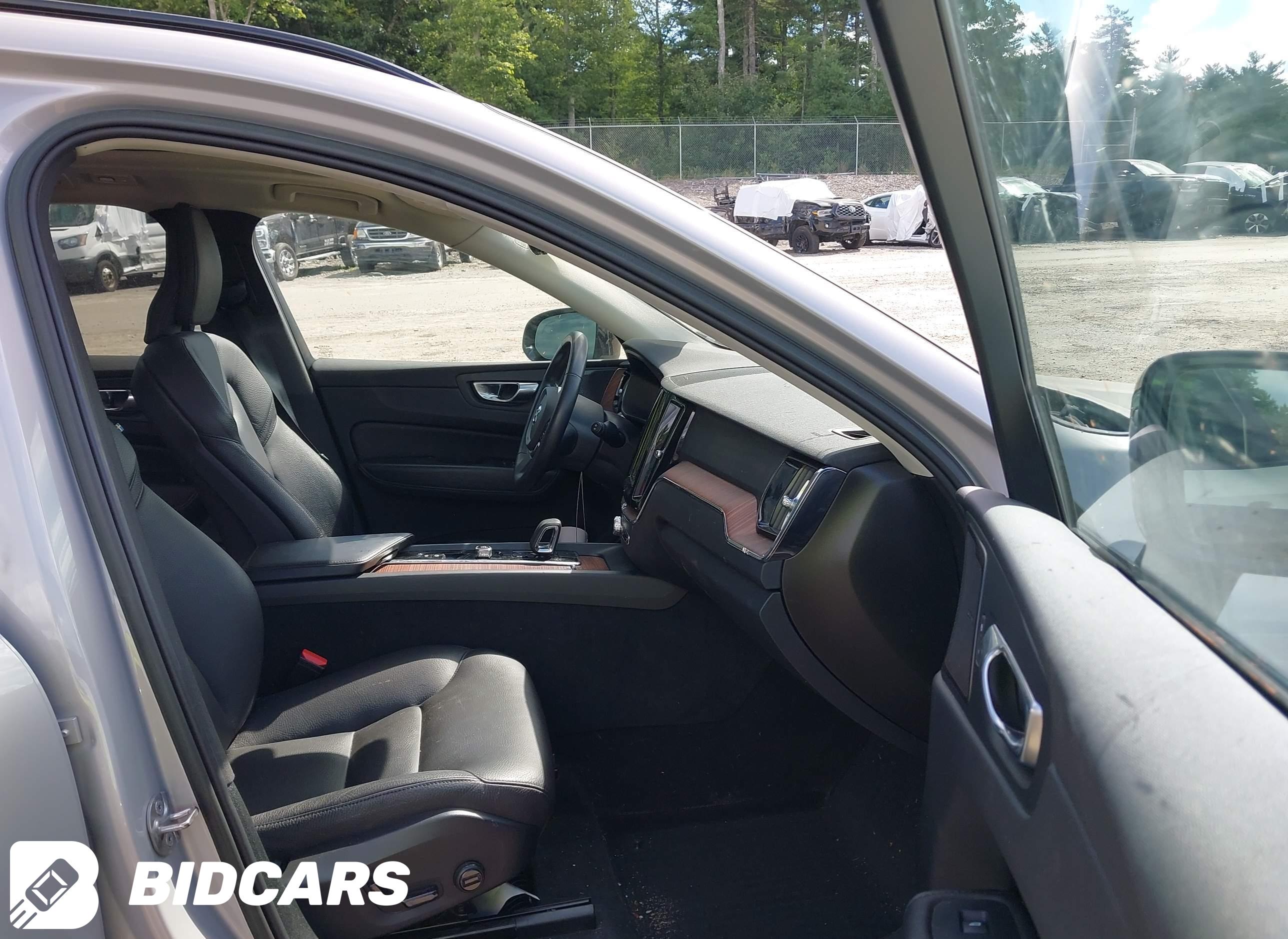 2023 Volvo XC60, B5 Plus Dark...