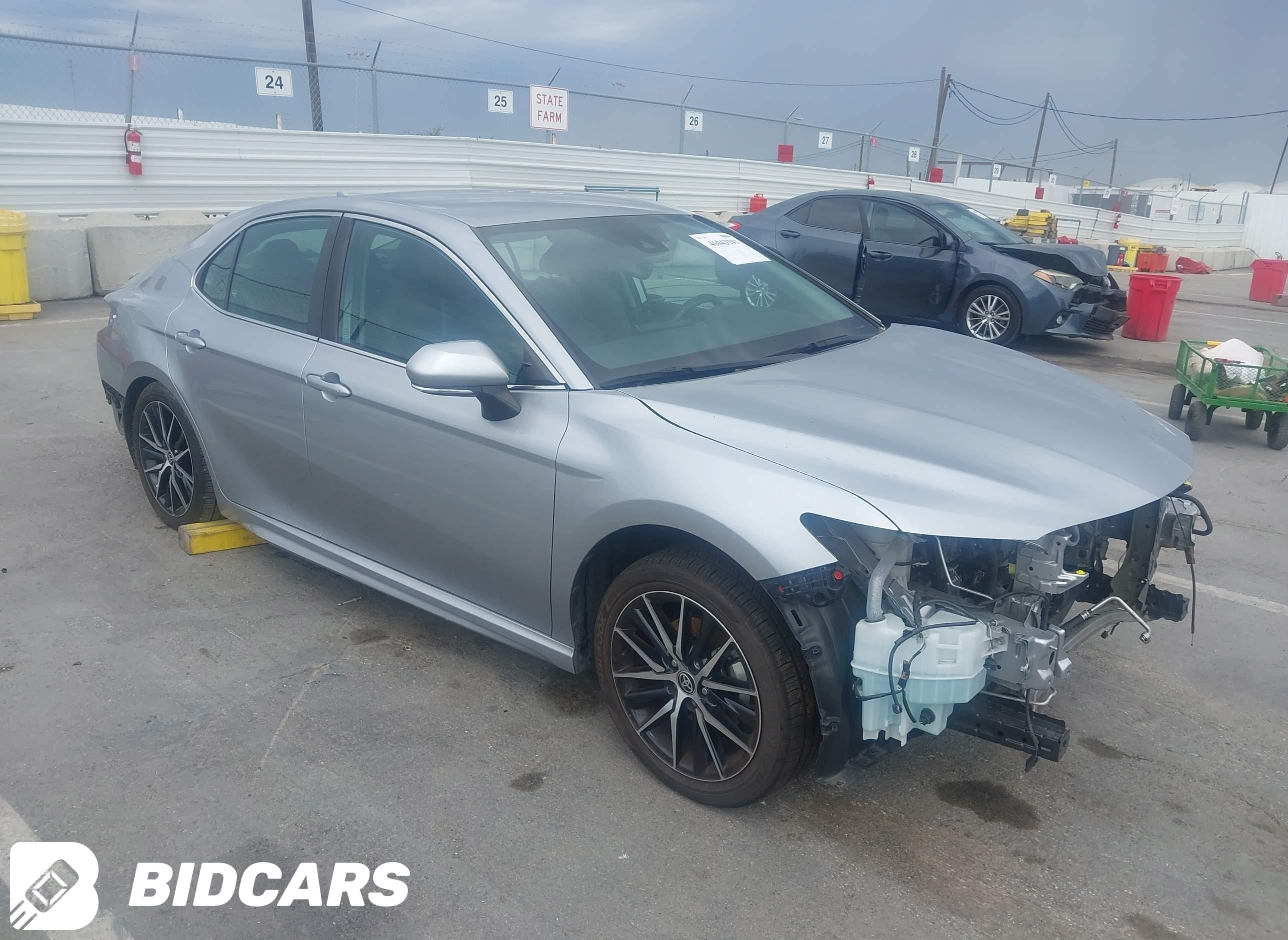 2022 Toyota Camry, SE