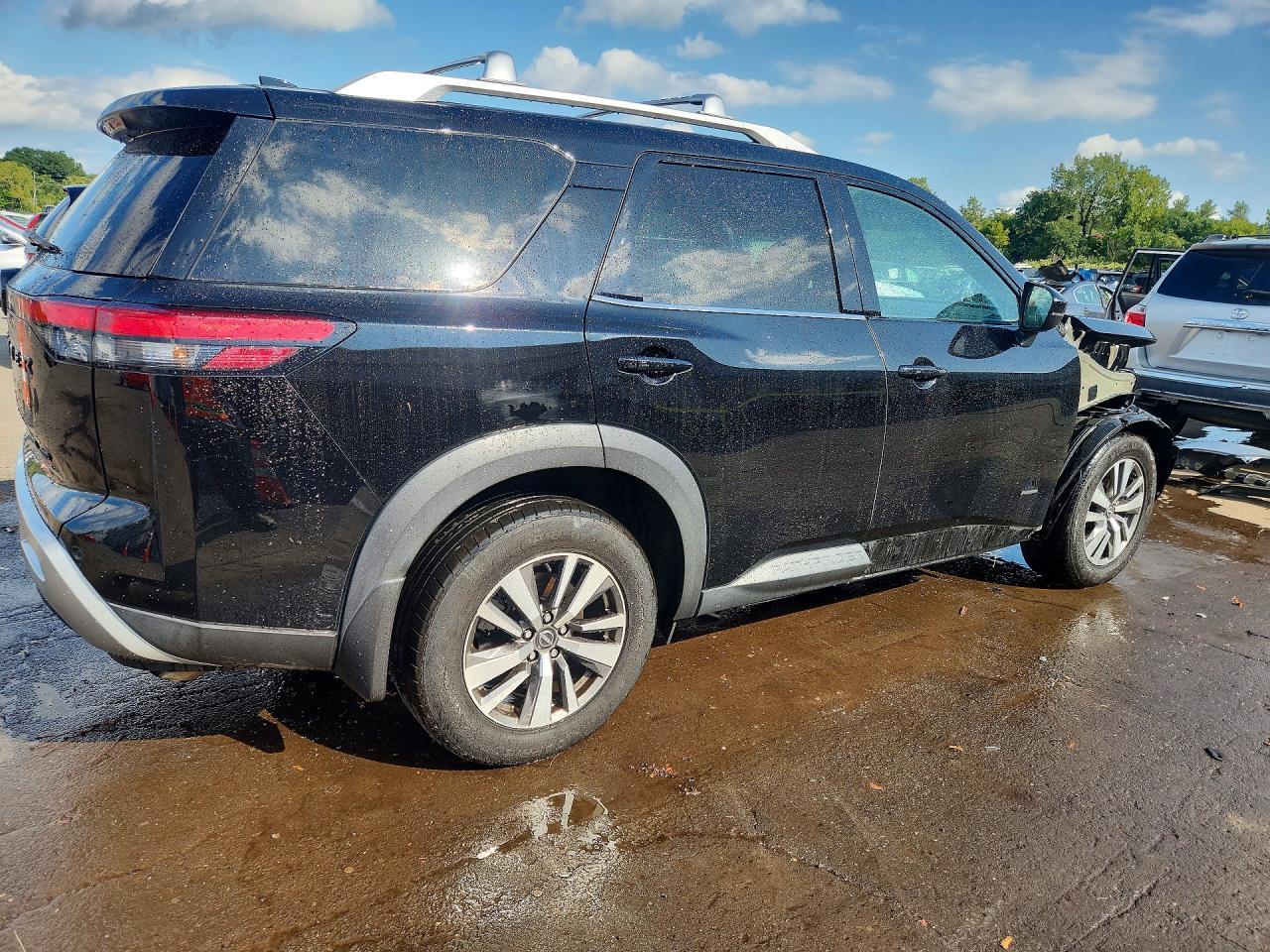 2023 Nissan Pathfinder, SL