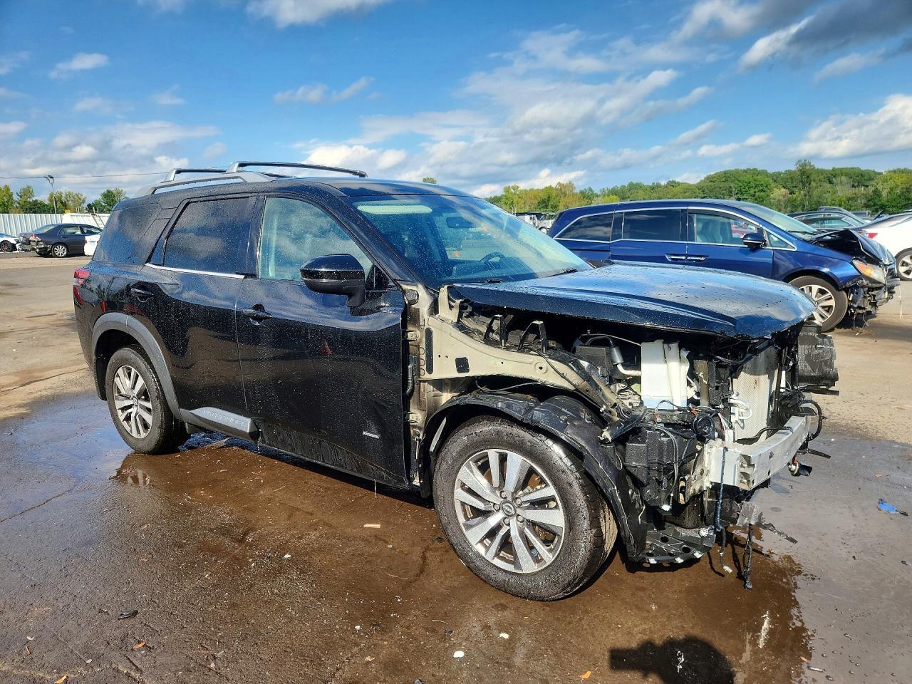 2023 Nissan Pathfinder, SL