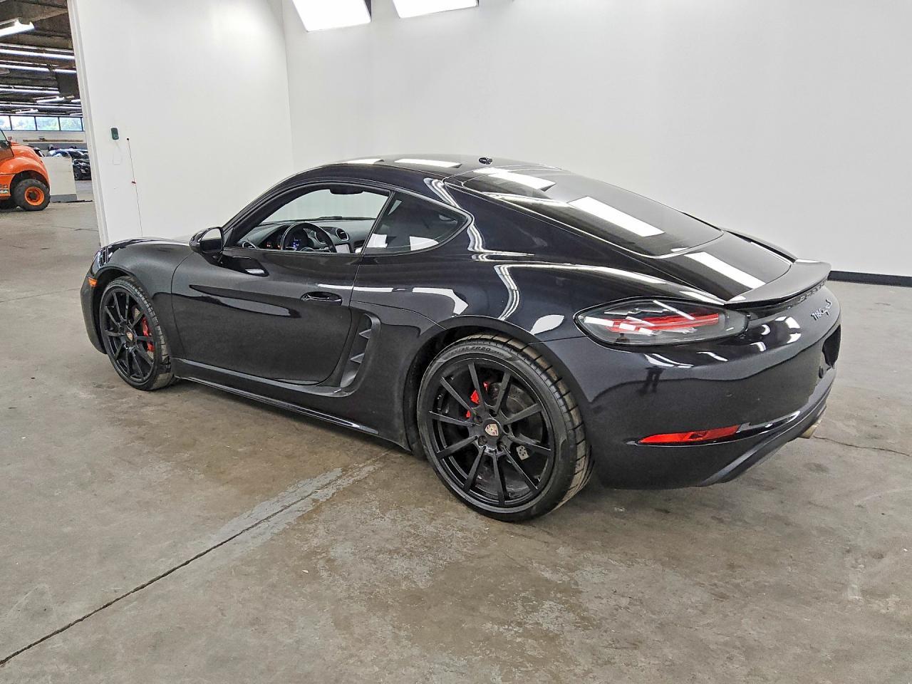 2022 Porsche Cayman, Base