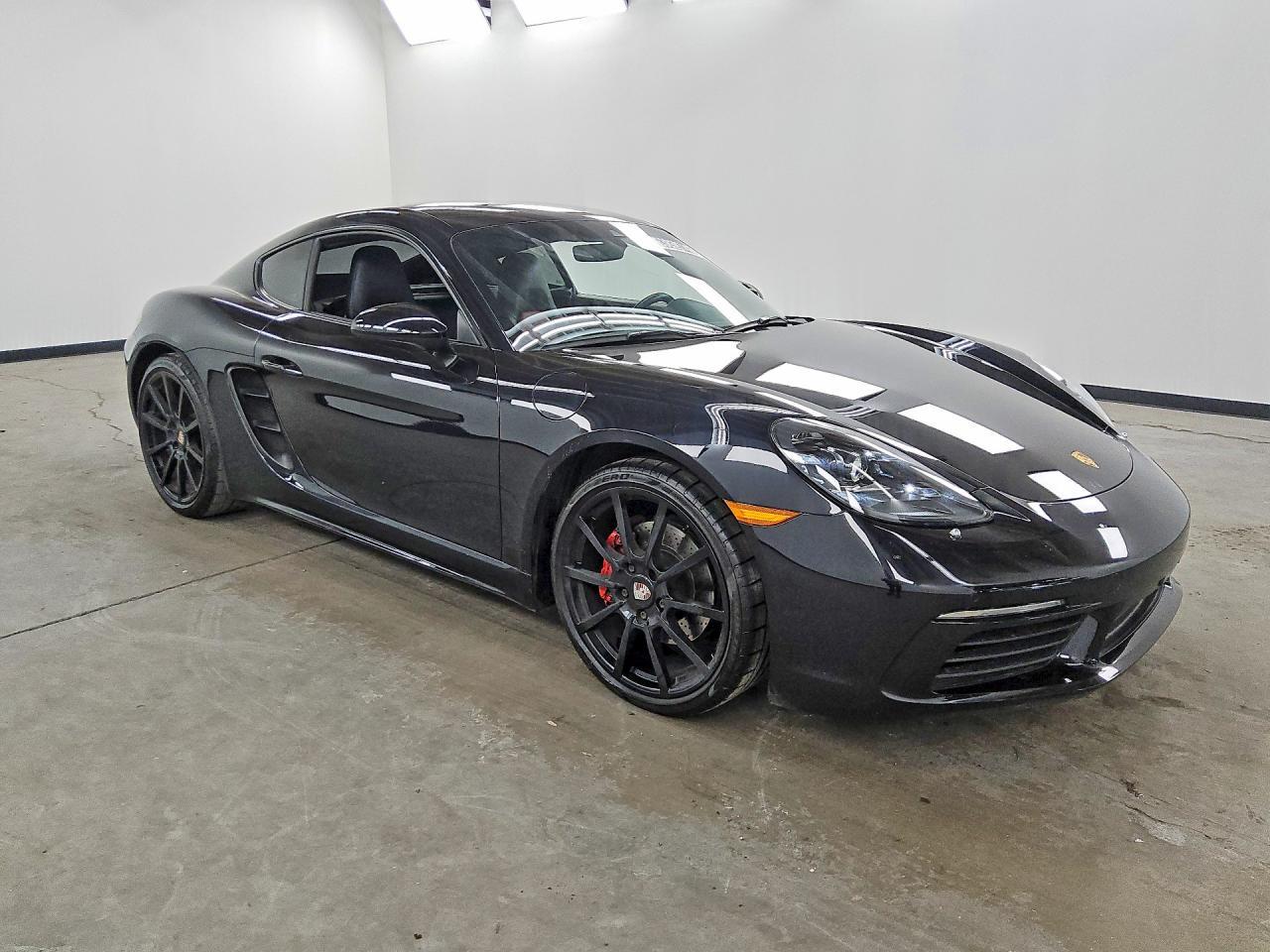 2022 Porsche Cayman, Base