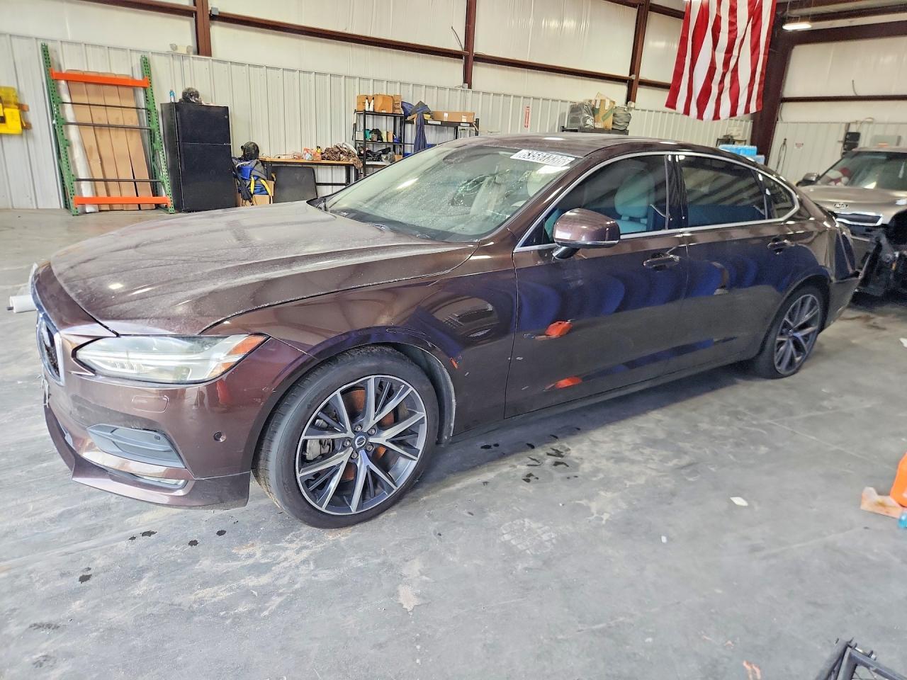 2018 Volvo S90, T6 Momentum