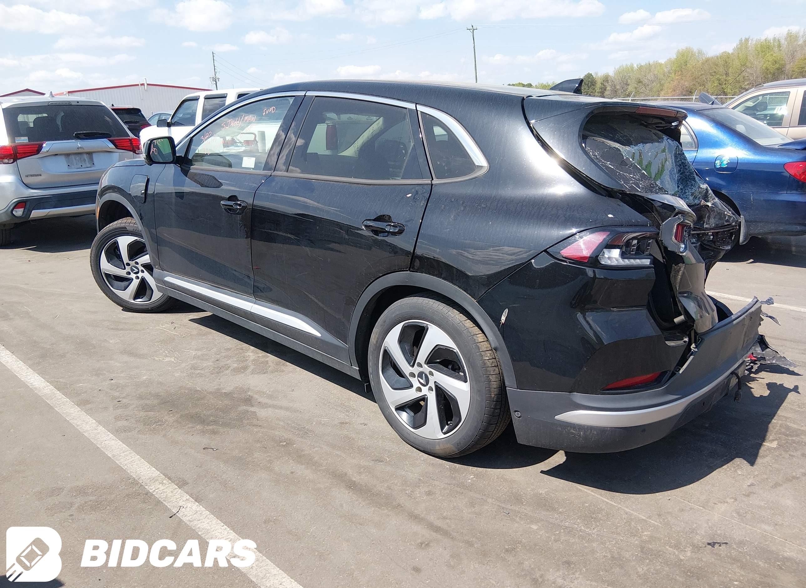 2023 Vinfast VF 8, Eco