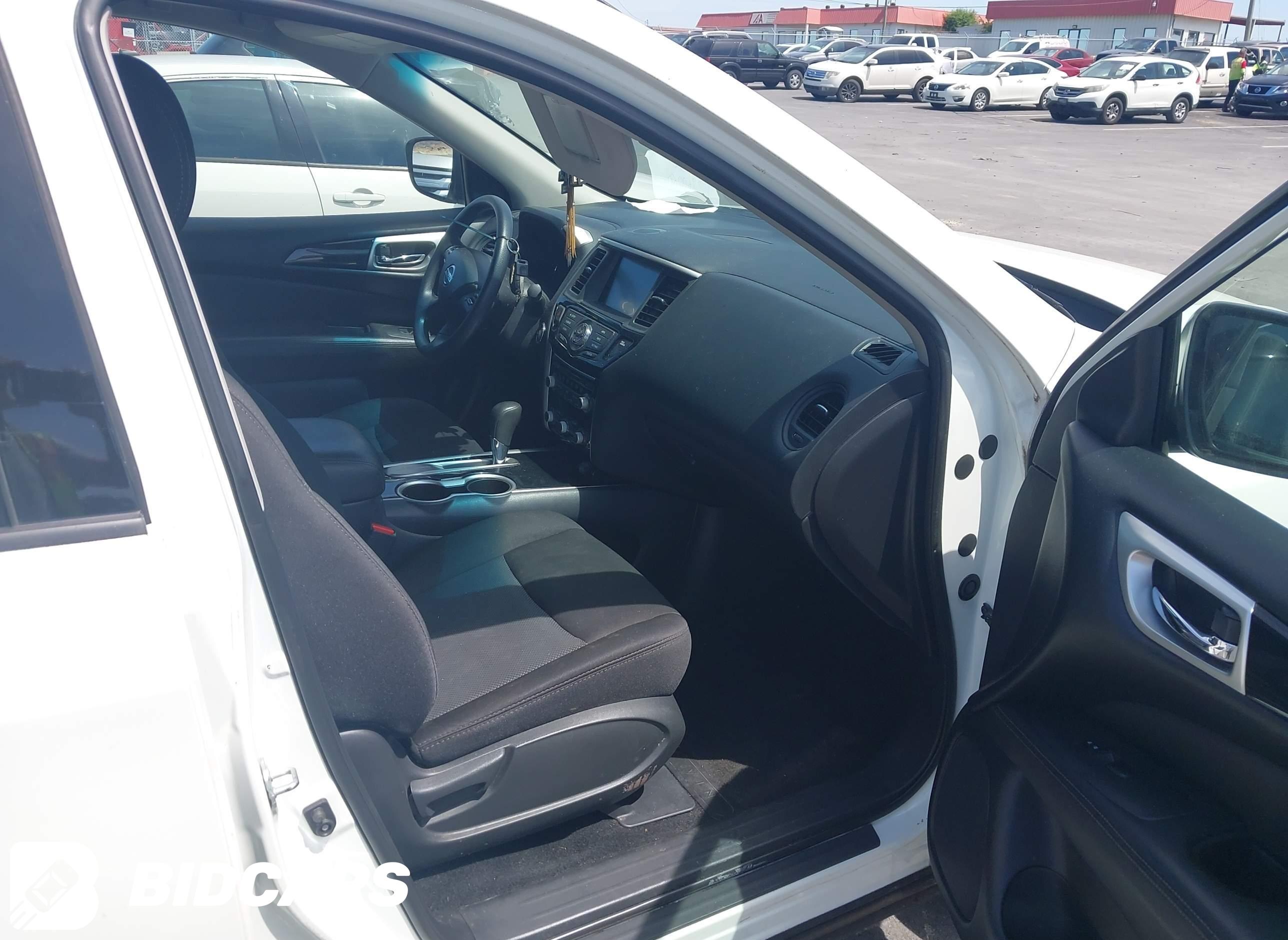 2019 Nissan Pathfinder, S