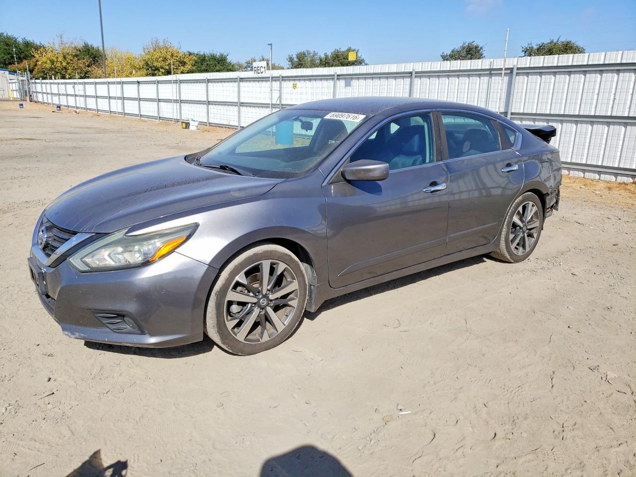 2017 Nissan Altima, 2.5 SR