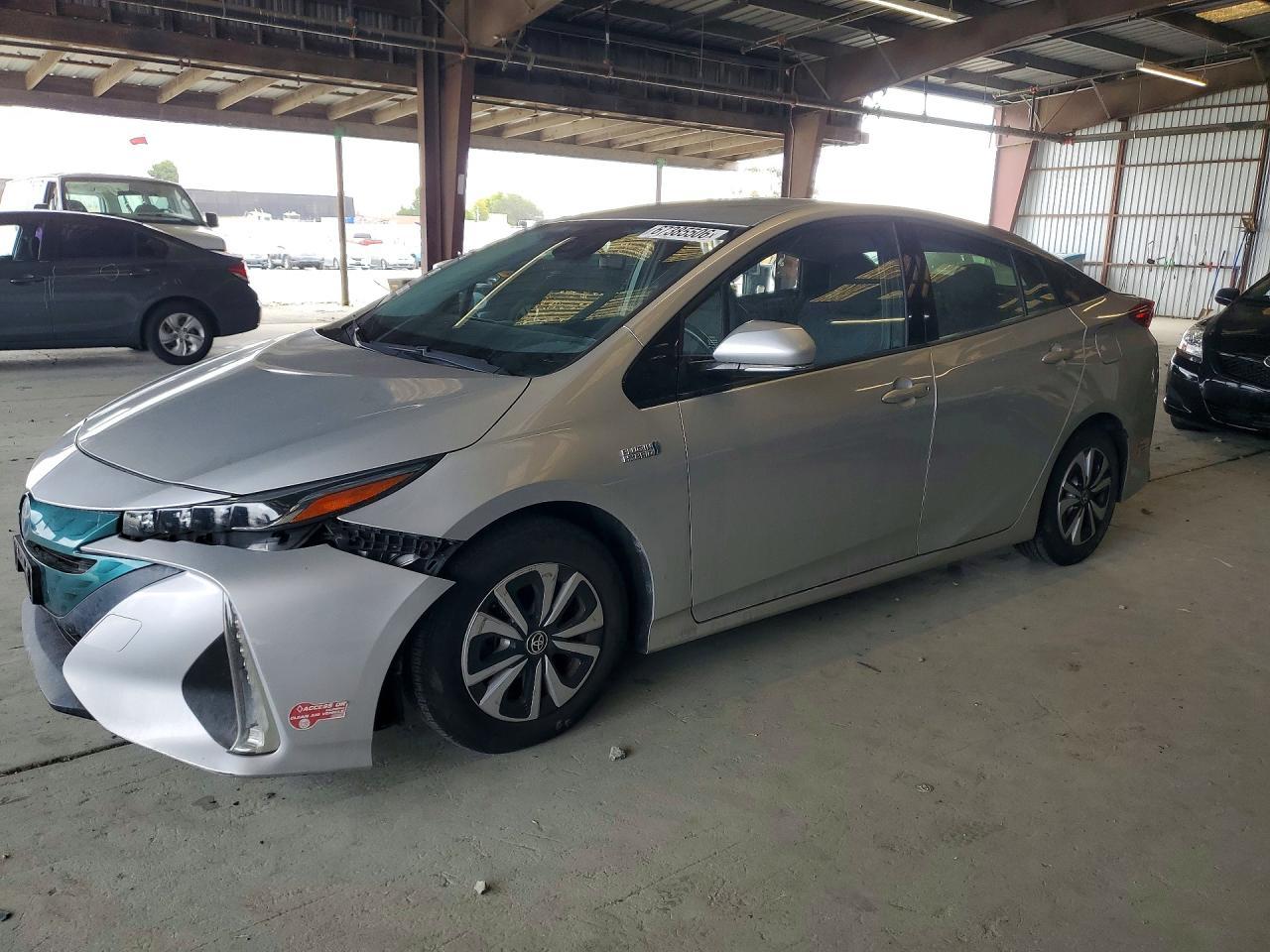 2017 Toyota Prius, Plus