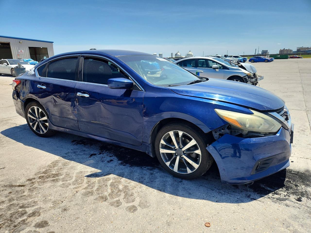 2016 Nissan Altima, 2.5 SR