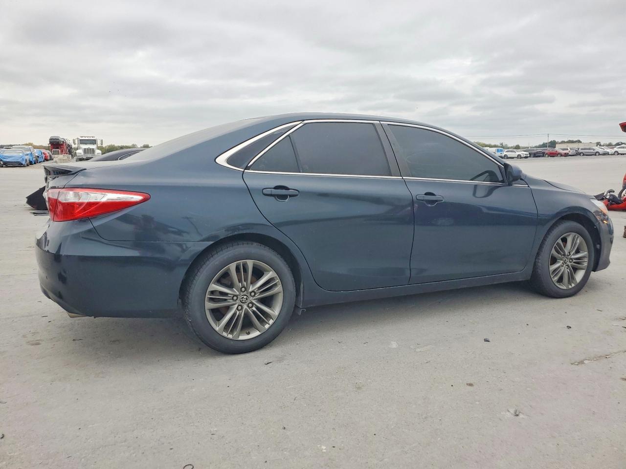 2016 Toyota Camry, SE