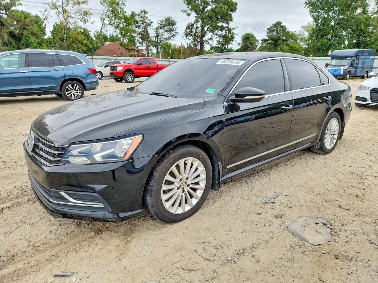 2016 Volkswagen Passat, SE