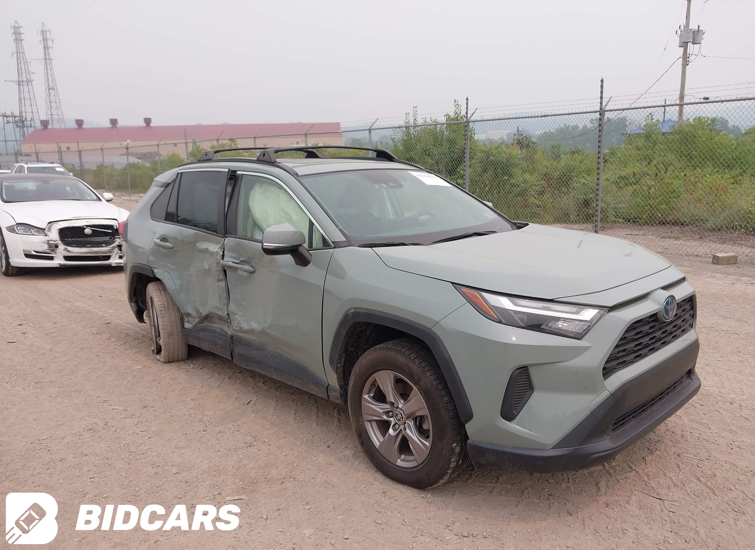 2022 Toyota RAV4, Hybrid Xle