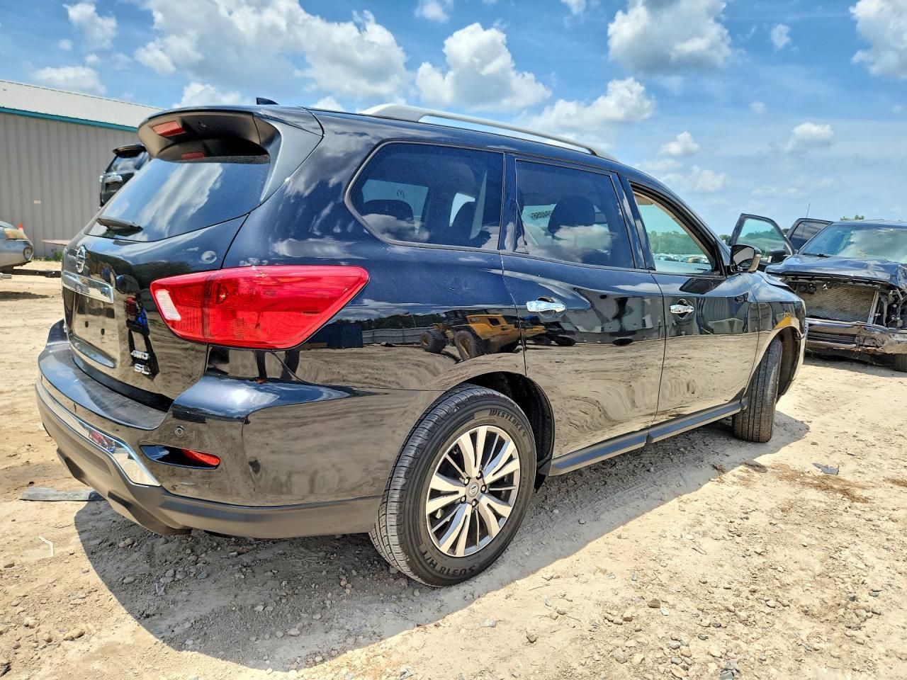 2020 Nissan Pathfinder, SL