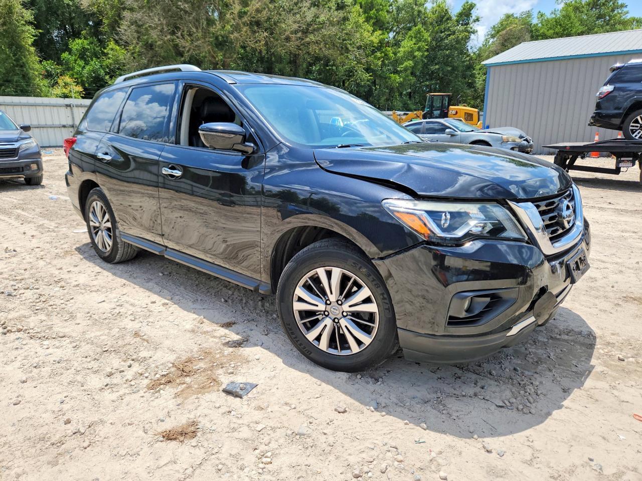 2020 Nissan Pathfinder, SL
