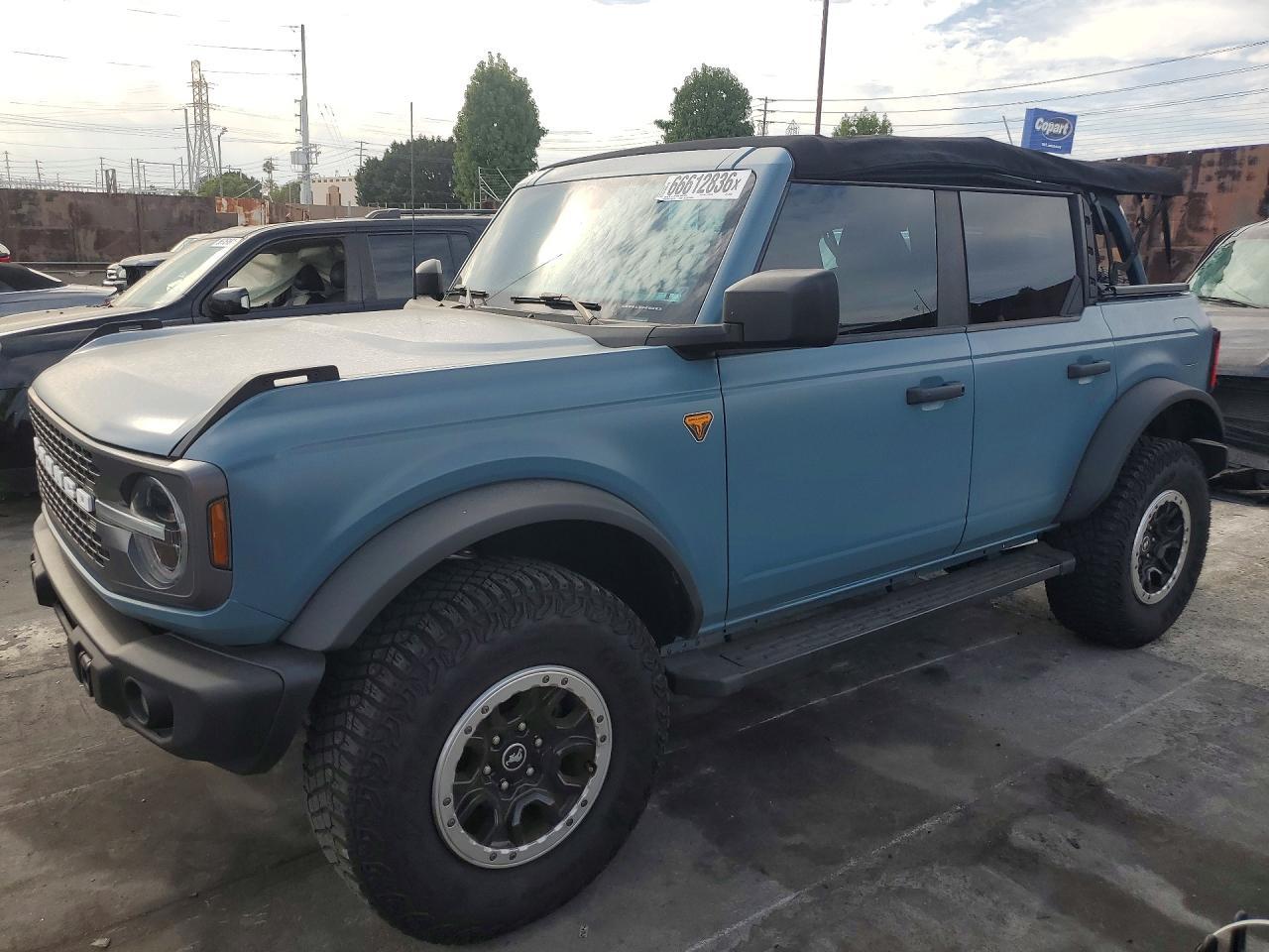 2022 Ford Bronco, Base