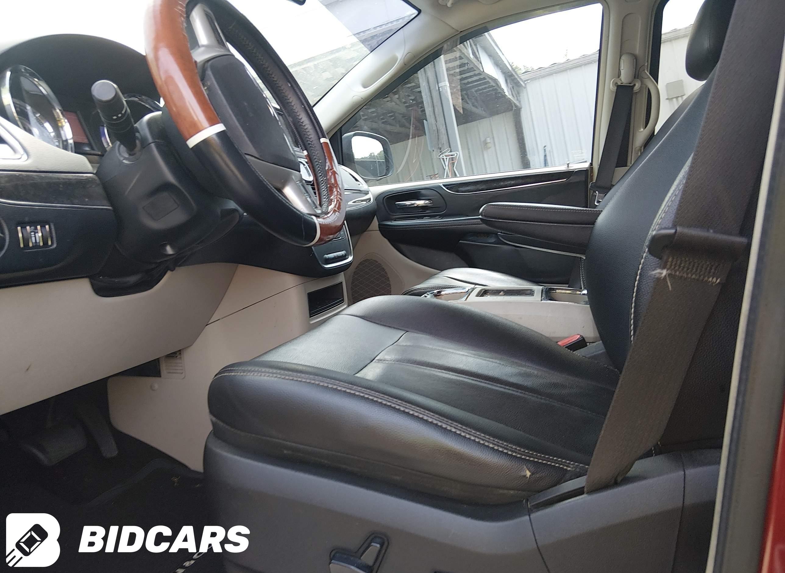 2016 Chrysler Town and Countr...