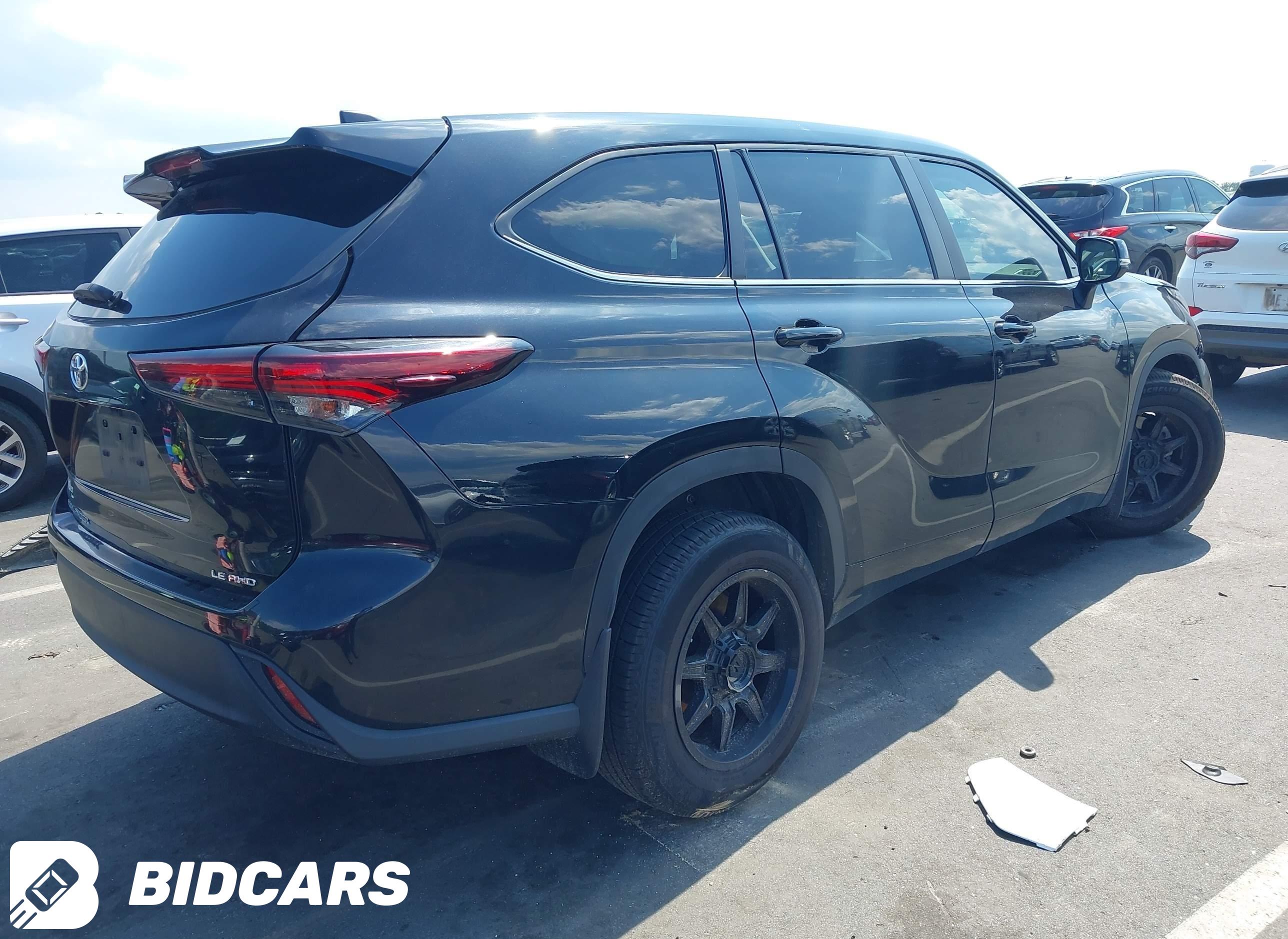 2024 Toyota Highlander, LE