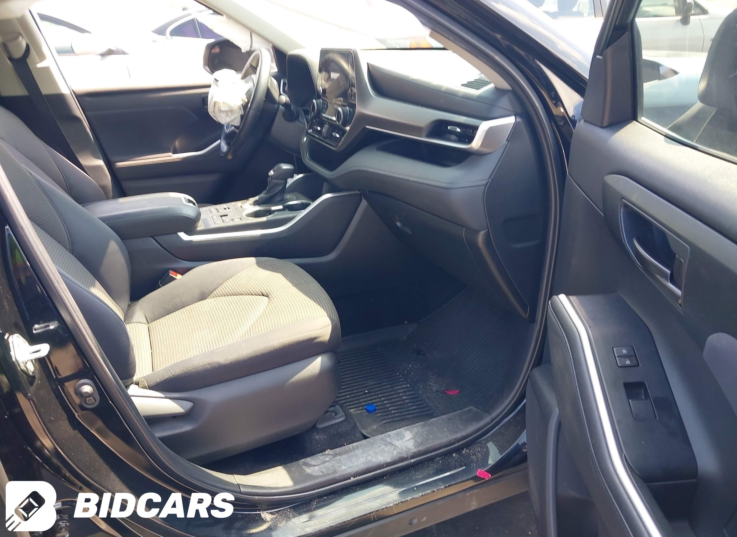 2024 Toyota Highlander, LE