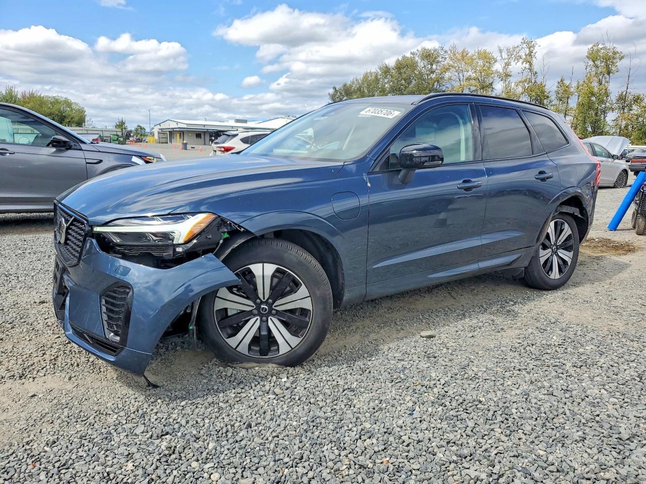 2025 Volvo XC60, Core