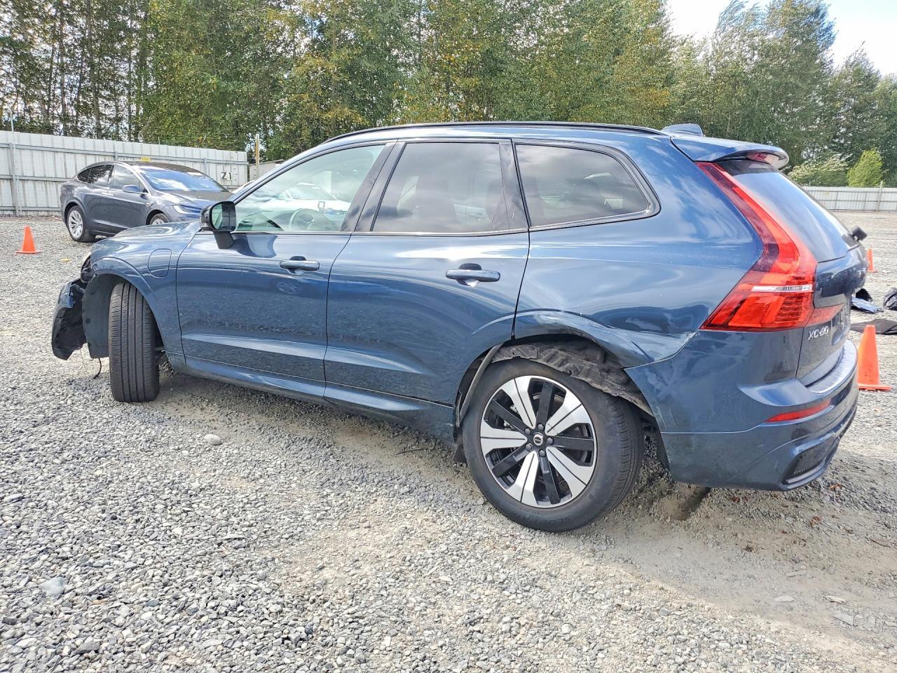 2025 Volvo XC60, Core