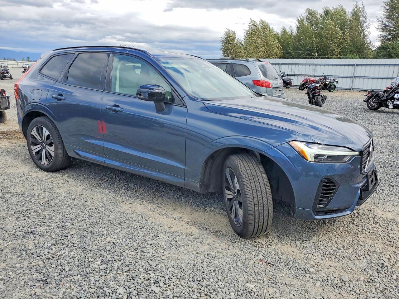 2025 Volvo XC60, Core