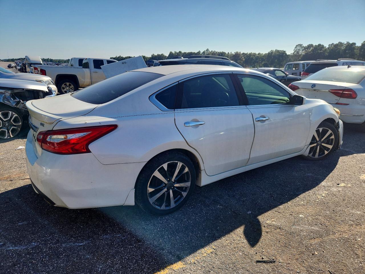 2016 Nissan Altima, 2.5 SR