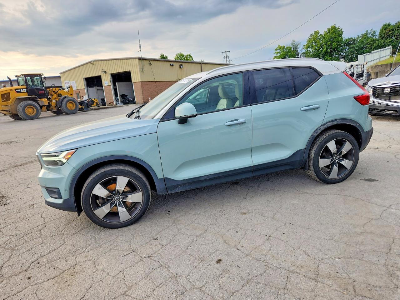 2019 Volvo XC40, T5 Momentum