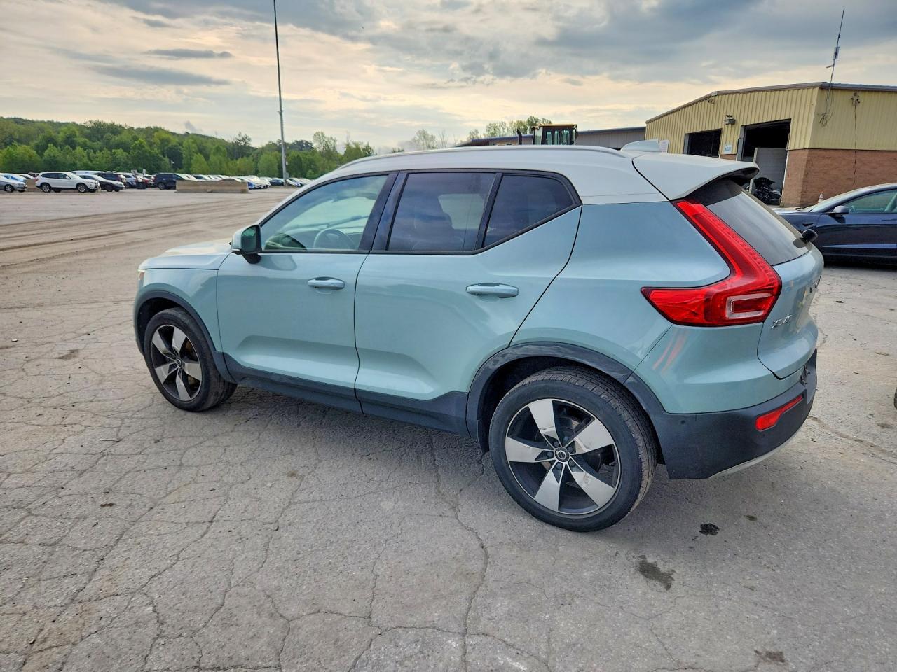 2019 Volvo XC40, T5 Momentum