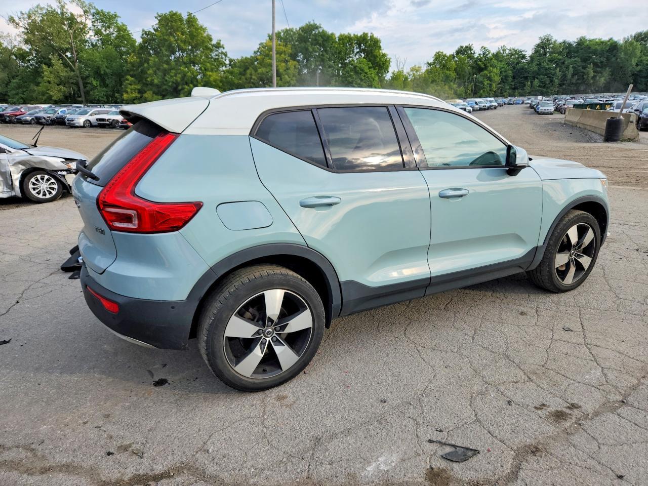 2019 Volvo XC40, T5 Momentum