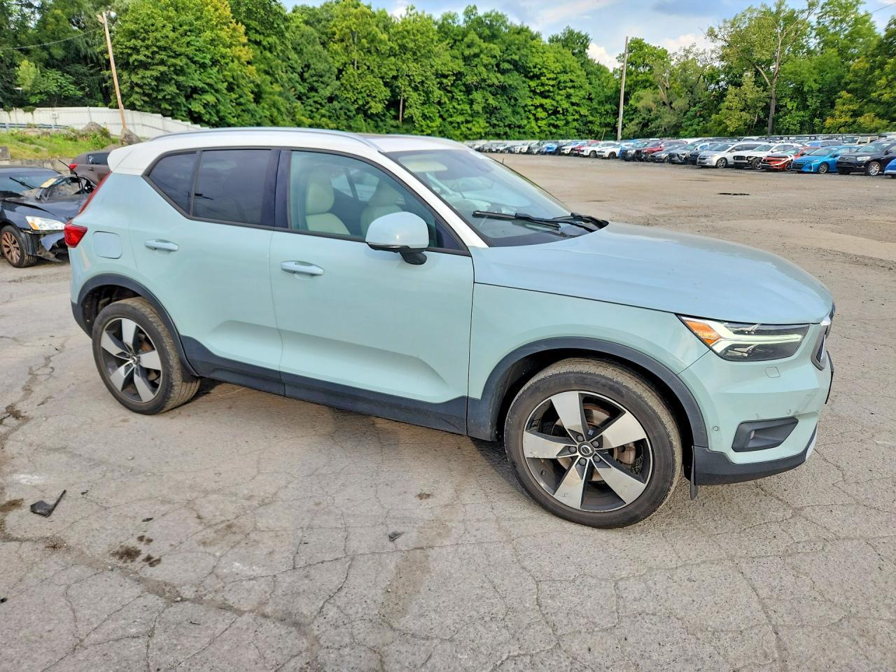 2019 Volvo XC40, T5 Momentum
