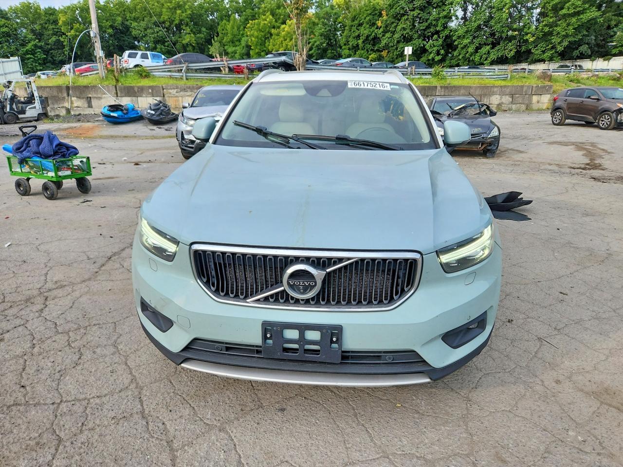 2019 Volvo XC40, T5 Momentum