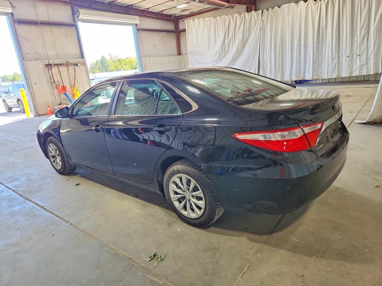 2016 Toyota Camry, LE