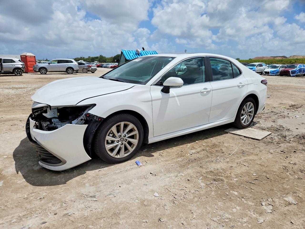 2024 Toyota Camry, LE