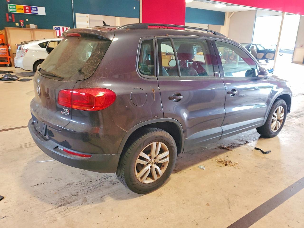 2016 Volkswagen Tiguan, S