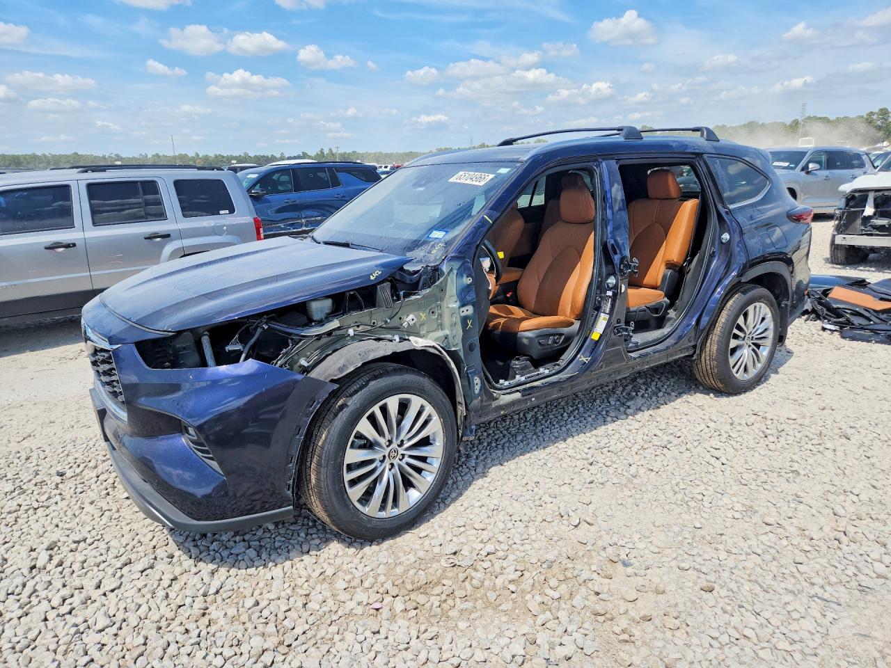 2024 Toyota Highlander, Platinum