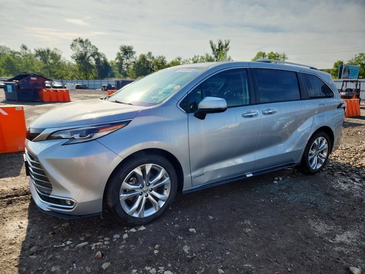 2021 Toyota Sienna, Platinum...