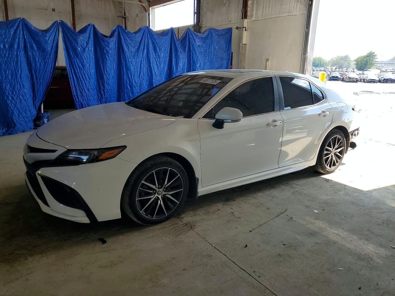 2022 Toyota Camry, SE