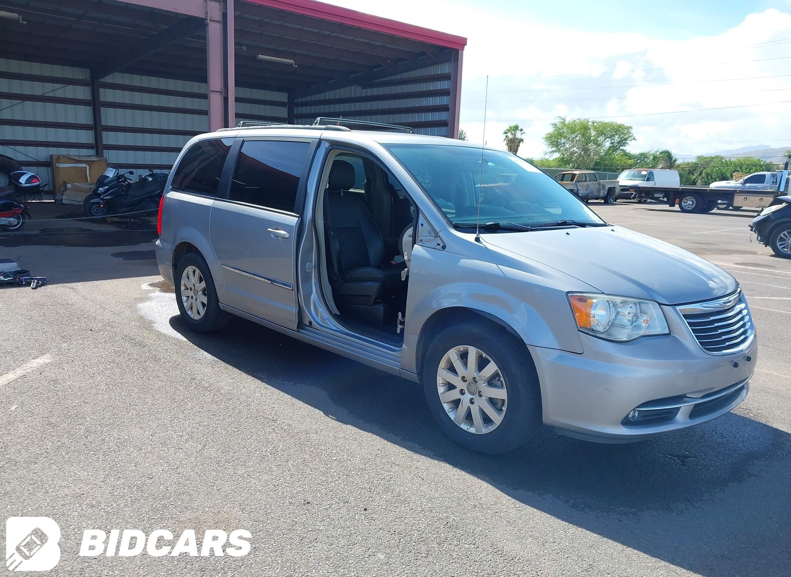 2016 Chrysler Town and Countr...