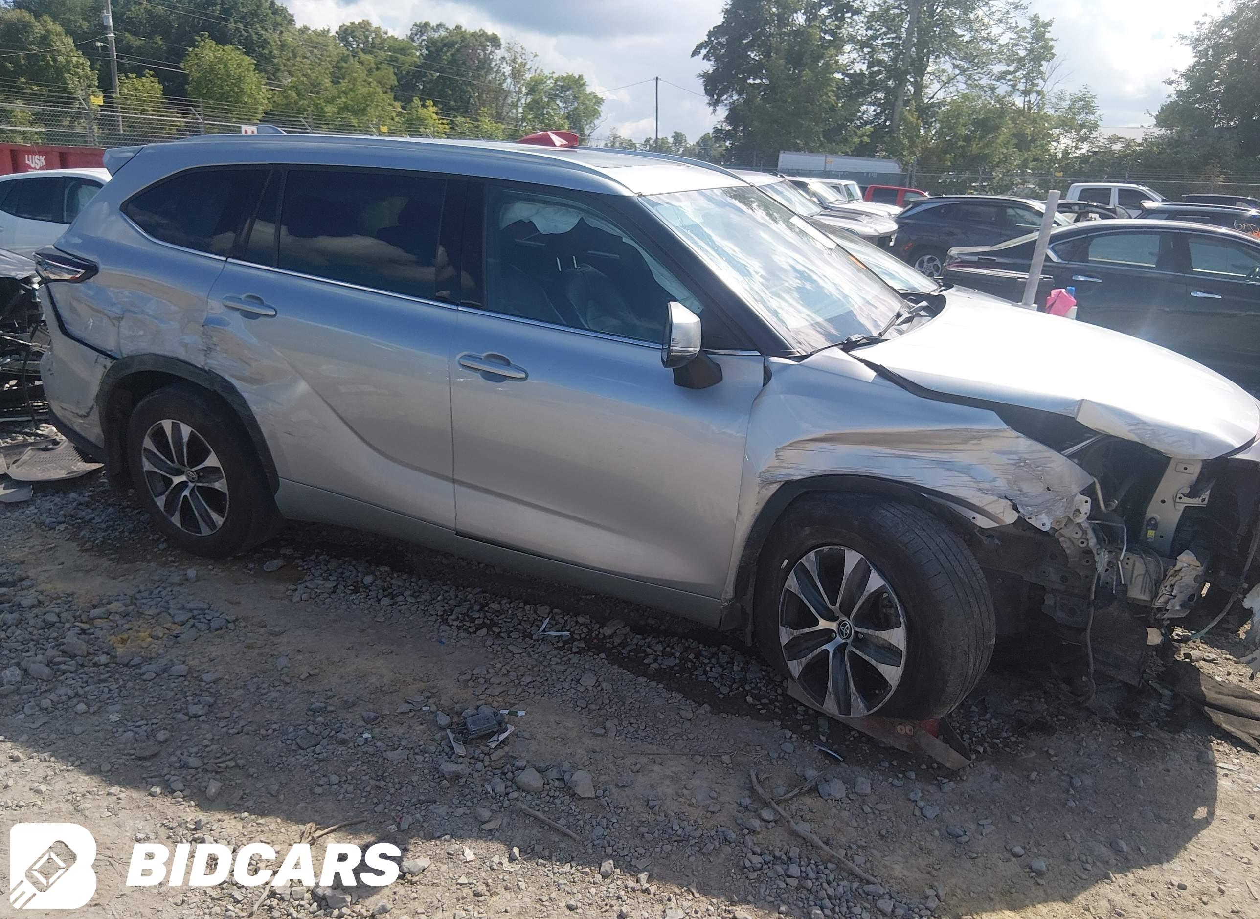 2022 Toyota Highlander, Xle