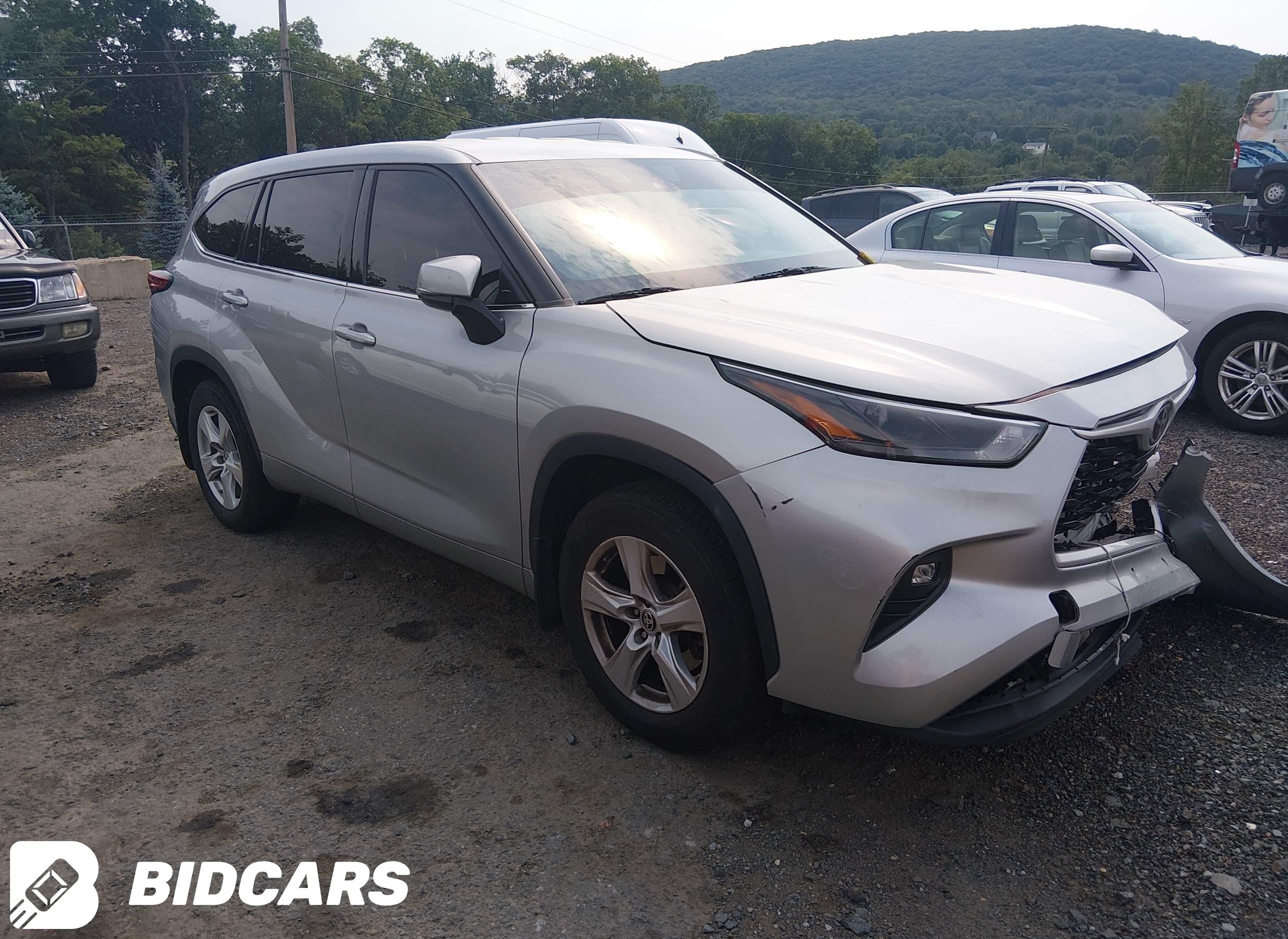 2022 Toyota Highlander, LE
