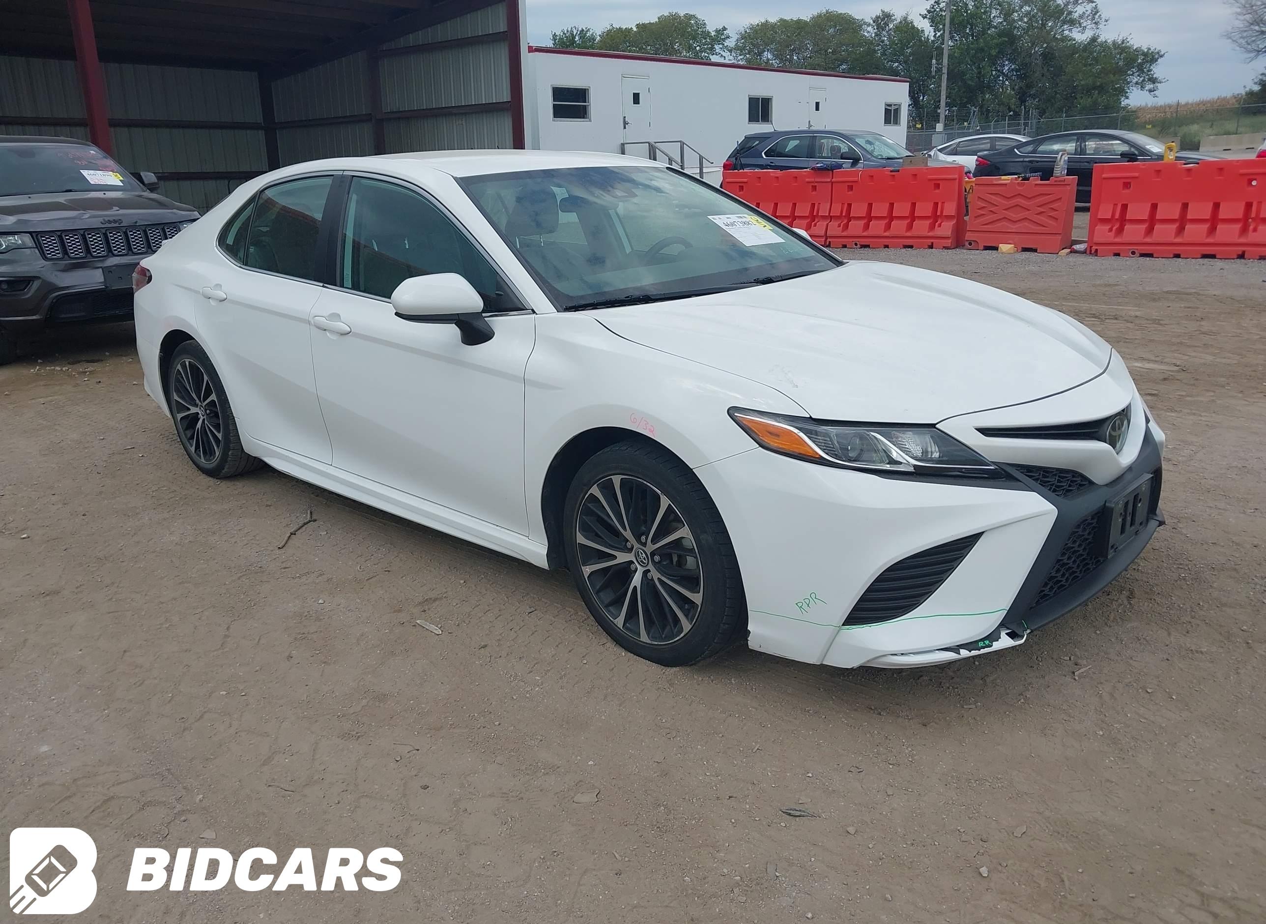 2020 Toyota Camry, SE